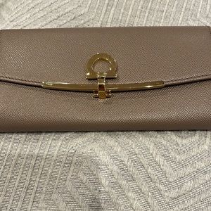 Ferragamo stylish wallet with Insert for ID